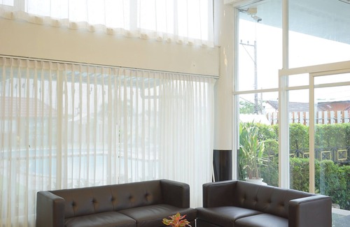 Ban Chang Hotel | Relax at BCP Hotel: Ocean View, Pool & Family-Friendly Fun