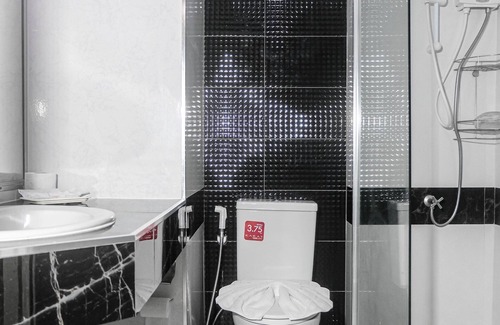 Ban Chang Hotel | Relax at BCP Hotel: Ocean View, Pool & Family-Friendly Fun