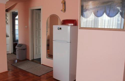 Gyula Apartment | Discover Beáta Apartman: Top-Rated Stay with Hot Tub