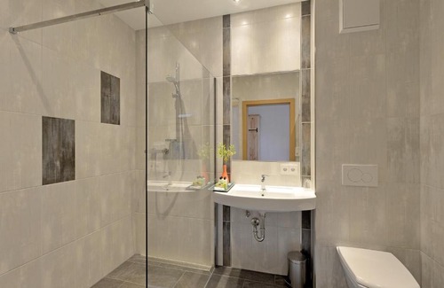 Woergl Hotel | Be 550: Guest Rated 9/10 with Family-Friendly Amenities