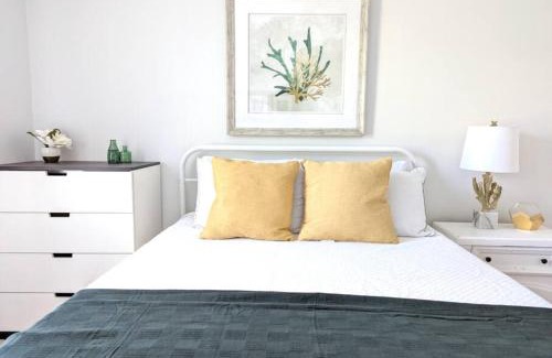Neptune Beach Apartment | Explore Neptune Beach: Family-Friendly 2-Bedroom Retreat