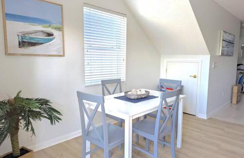 Neptune Beach Apartment | Explore Neptune Beach: Family-Friendly 2-Bedroom Retreat