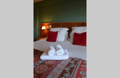 Dina Huapi Apartment | Relaxing Be Huapi Apart with Oceanfront Views & Pool
