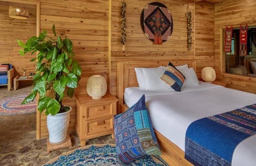 Sa Pa Cabin | Discover Nature Lodge in Muong Hoa Valley with Infinity Pool