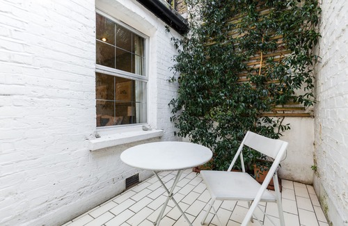 Queenstown Apartment | Explore Central London: Garden Flat Near Battersea Park