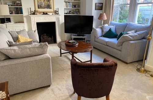 Queenstown Apartment | Explore Central London: Garden Flat Near Battersea Park