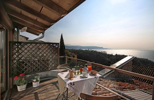 Toscolano Maderno Apartment | Betta: Serene Lake-View Apartment with Spa and Ocean Views
