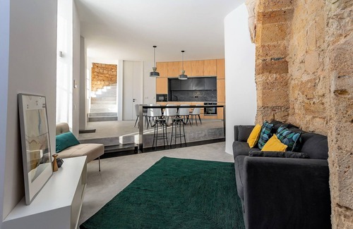 Santa Maria Maior Apartment | Discover Be Local - Historic Santo André House in Alfama