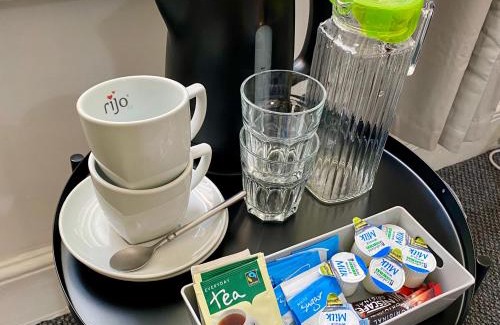 Liverpool House | Inviting Be My Guest Liverpool: Family-Friendly with Kitchen
