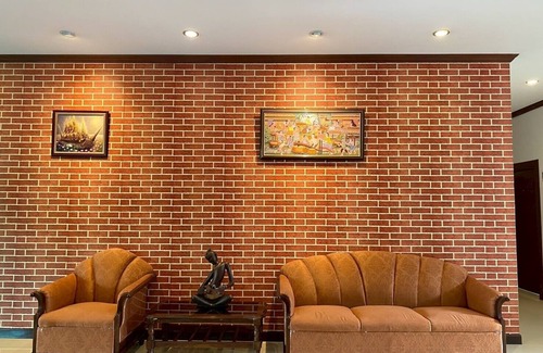 Ban Du Hotel | Elevated Stay at Capital O 727 Be One Resort: Pool & Breakfast