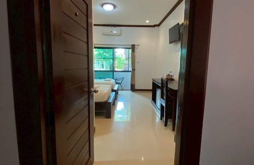 Ban Du Hotel | Elevated Stay at Capital O 727 Be One Resort: Pool & Breakfast