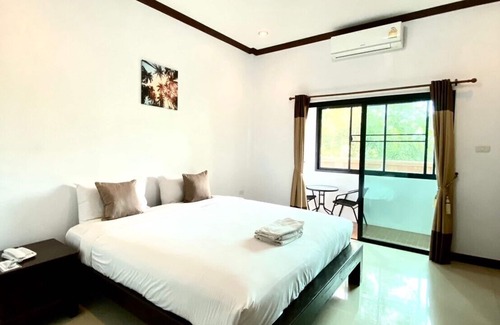 Ban Du Hotel | Elevated Stay at Capital O 727 Be One Resort: Pool & Breakfast