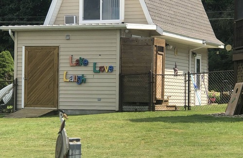 Vandalia Cottage | Explore Our Guest House on Lewis Lake - Rated 10/10!