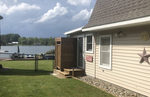 Vandalia Cottage | Explore Our Guest House on Lewis Lake - Rated 10/10!