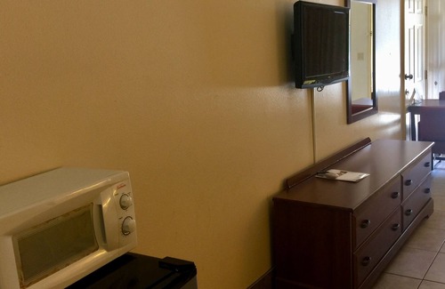 Edinburg Hotel | Discover Comfort in Rio Grande Valley with Pool Access