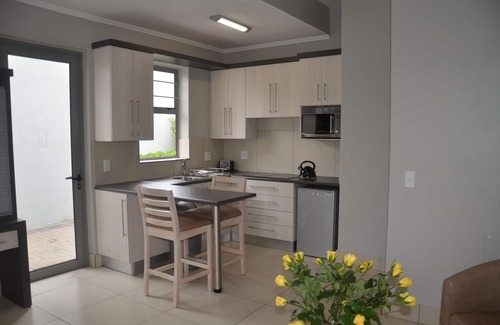 Vineta Apartment | Relax at Be Still Accommodation Unit 4 with Pool & Spa