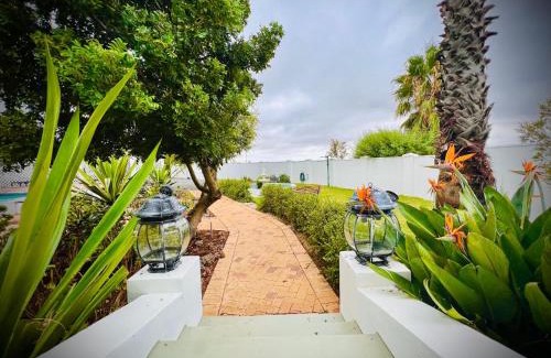 Darling Apartment | Relax and Unwind at Be Still and Know - 4-Star Oceanfront Retreat
