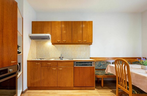 Unterburg am Klopeiner See Apartment | Cozy Apartment for 4 with Lake View, Balcony & Parking