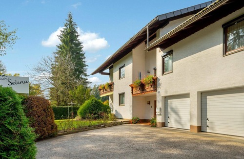 Unterburg am Klopeiner See Apartment | Cozy Apartment for 4 with Lake View, Balcony & Parking
