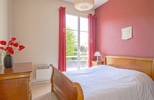 Sainte-Honorine-des-Pertes House | Beautiful holiday home in Aure sur Mer with garden