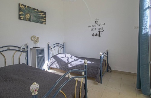 Sainte-Honorine-des-Pertes House | Beautiful holiday home in Aure sur Mer with garden