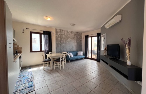 La Muddizza Apartment | Inviting Flat with Balcony, Parking & Family-Friendly Perks