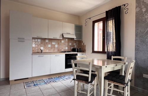 La Muddizza Apartment | Inviting Flat with Balcony, Parking & Family-Friendly Perks