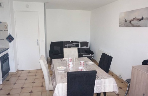 Merville-Franceville-Plage Apartment | Cozy Oceanfront Apartment in Merville-Franceville-Plage