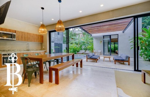 Zama Villa | Modern Villa 1 Mile from Beach with Spa & Breakfast