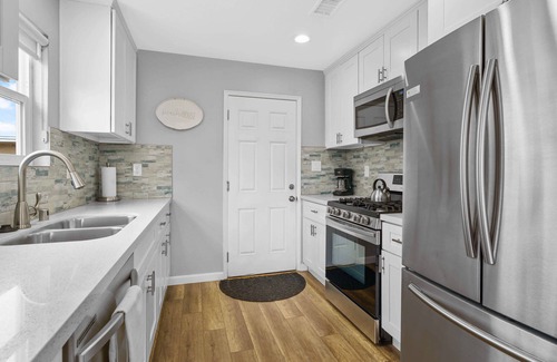Central Mission Beach Cottage | Family-Friendly Beach-2-Bay Retreat in Mission Beach
