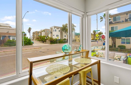 Central Mission Beach Cottage | Family-Friendly Beach-2-Bay Retreat in Mission Beach