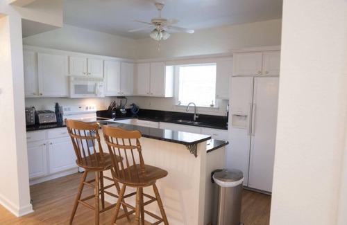 Cape Charles Condo | Beach Access with Pool & Ocean View Near State Park