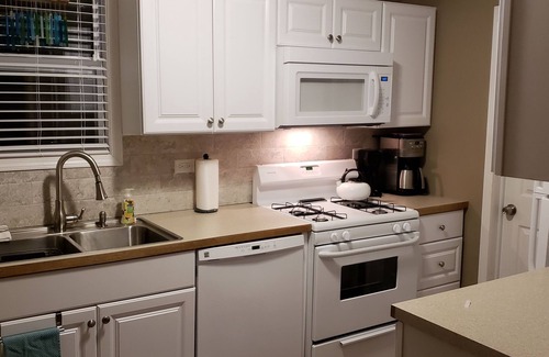 Manistee House | Unbeatable Beach Access with Ocean View & Family Amenities