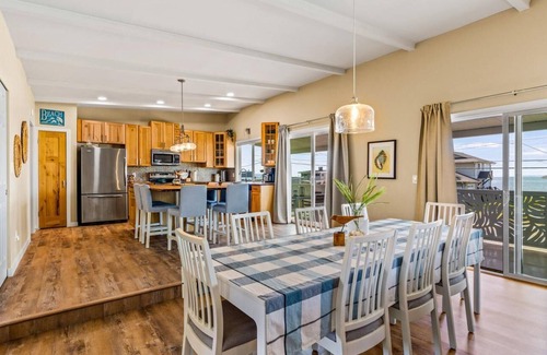 Birch Bay Condo | Beachfront Escape with Ocean View, BBQ and Fast WIFI