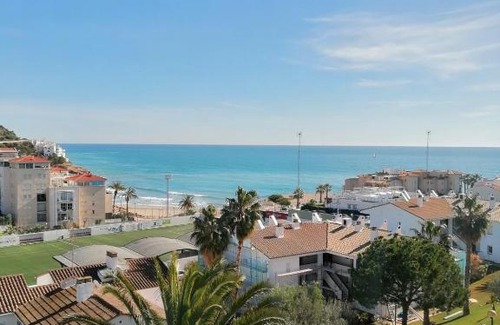 Sitges Apartment | Beach Aiguadolç: Family-Friendly Hotel with Pool & 9/10 Score