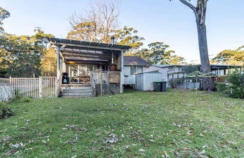Berrara House | Beach and Bush Retreat with Pool & Ocean Views