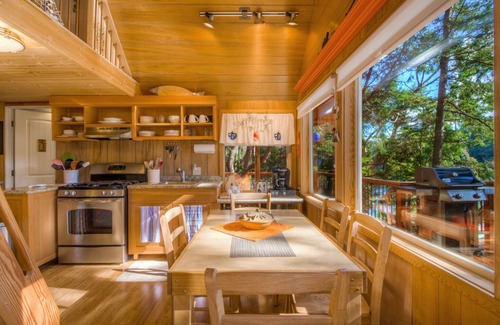 Roche Harbor Cabin | Experience Beach and Dock Access with Ocean Views!
