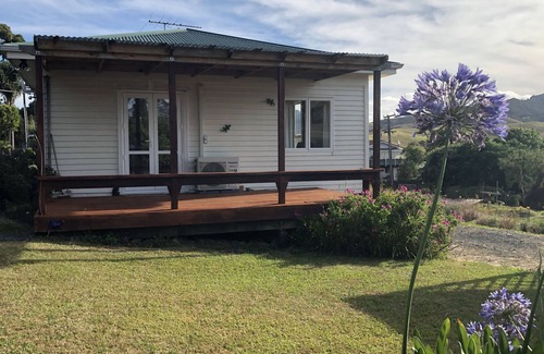 Orere Point House | Idyllic Beachfront Retreat with Ocean View & Pet-Friendly Stays