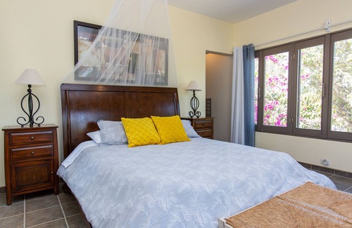 Todos Santos House | Oceanview Retreat with Spa and Breakfast Included