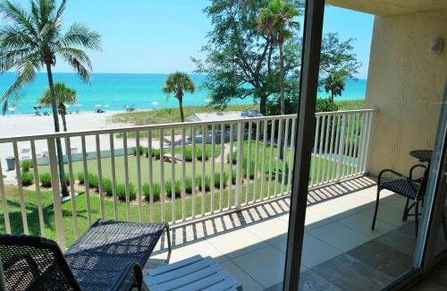 Longboat Key Apartment | Oceanfront Oasis: Balcony Views and Poolside Relaxation