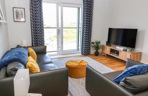 Trearddur Bay Apartment | Beach Apartment 9: Guest Rated 9.8 with Pet-Friendly Amenities