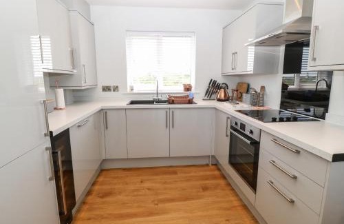 Trearddur Bay Apartment | Beach Apartment 9: Guest Rated 9.8 with Pet-Friendly Amenities