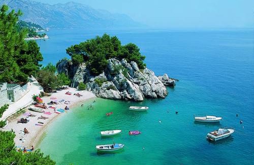 Brela Apartment | Oceanview Apartment in Central Brela - Guest Rated 10/10