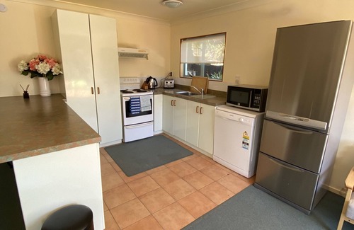 Tairua House | Oceanfront Oasis Just Steps from the Beach!