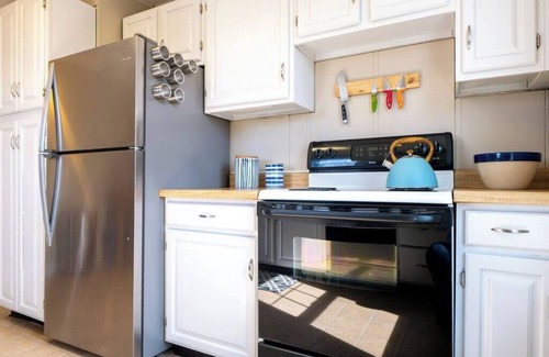 Newport East House | Cozy Beach Loft: 10/10 Rated with Ocean Views & Spa Access