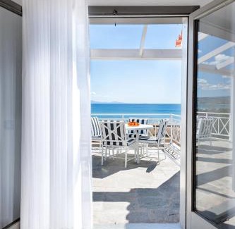 Polygyros Apartment | Beach Bird Swallow: Oceanfront Retreat with Pet-Friendly Perks