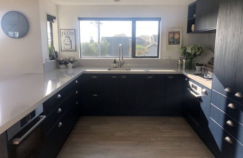 Papamoa Beach House | Beach Bliss: Relaxing Getaway Steps from the Shoreline