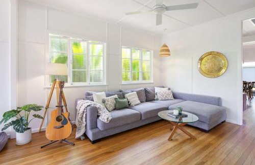 Moffat Beach House | Beach Bliss at Moffat Beach: Pet-Friendly Family Getaway