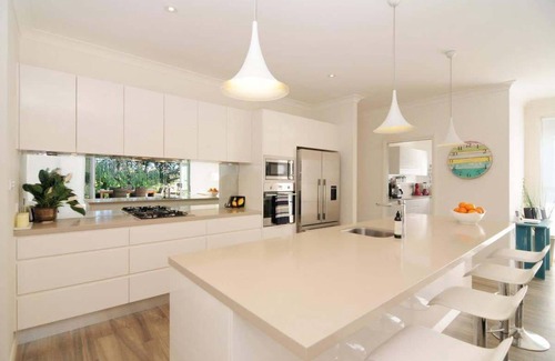 Vincentia House | Beachfront Escape: Modern 3 Bedroom Home Near Nelsons Beach