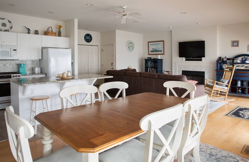 South End Condo | Beach Block Oasis: 4 Bedroom Steps from the Ocean